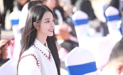 御姐李莎定制御姐李莎_李莎，一位优雅的御姐，引领潮流走秀界的时尚之光