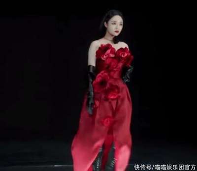 御姐李莎定制御姐李莎_李莎，一位优雅的御姐，引领潮流走秀界的时尚之光